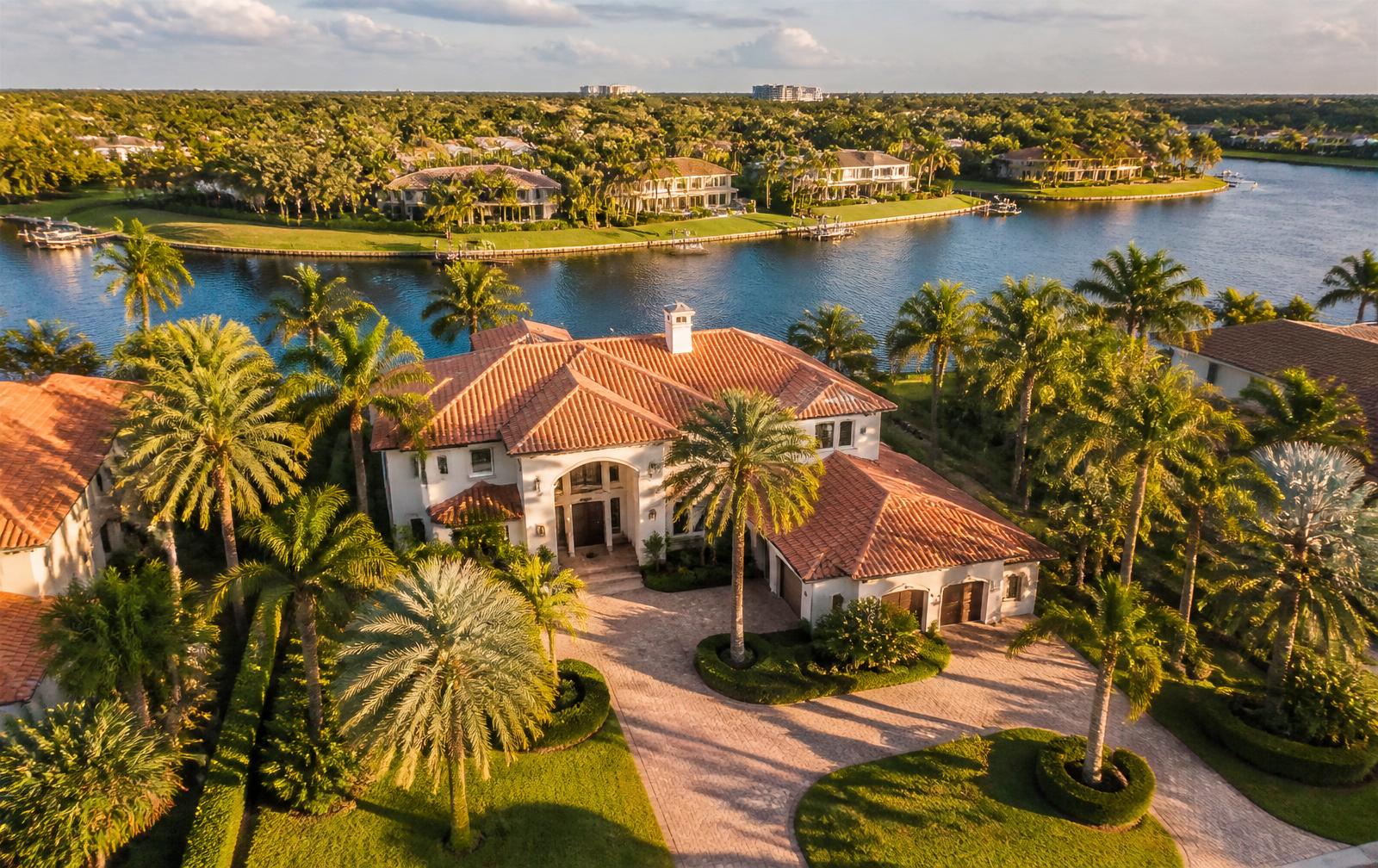 Aerial view of an established residential neighborhood in Florida